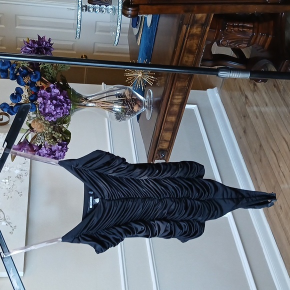 Misguided Slinky Black Ruched Front Bodysuit. Size 4 - Picture 10 of 17